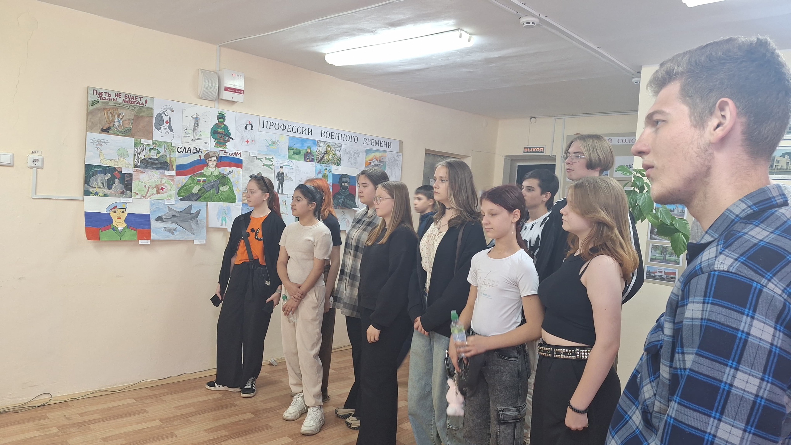 На экскурсию – в архив.