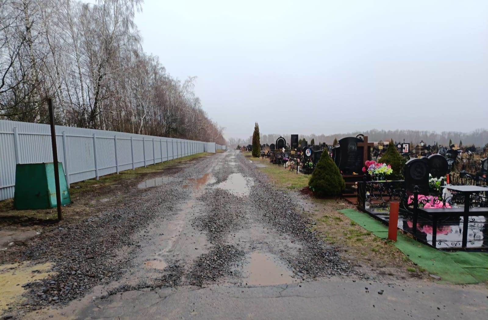 Внимание! Временно закрыт въезд автомобильного транспорта на кладбища Б.Дуб и в    районе поселка Золотой.