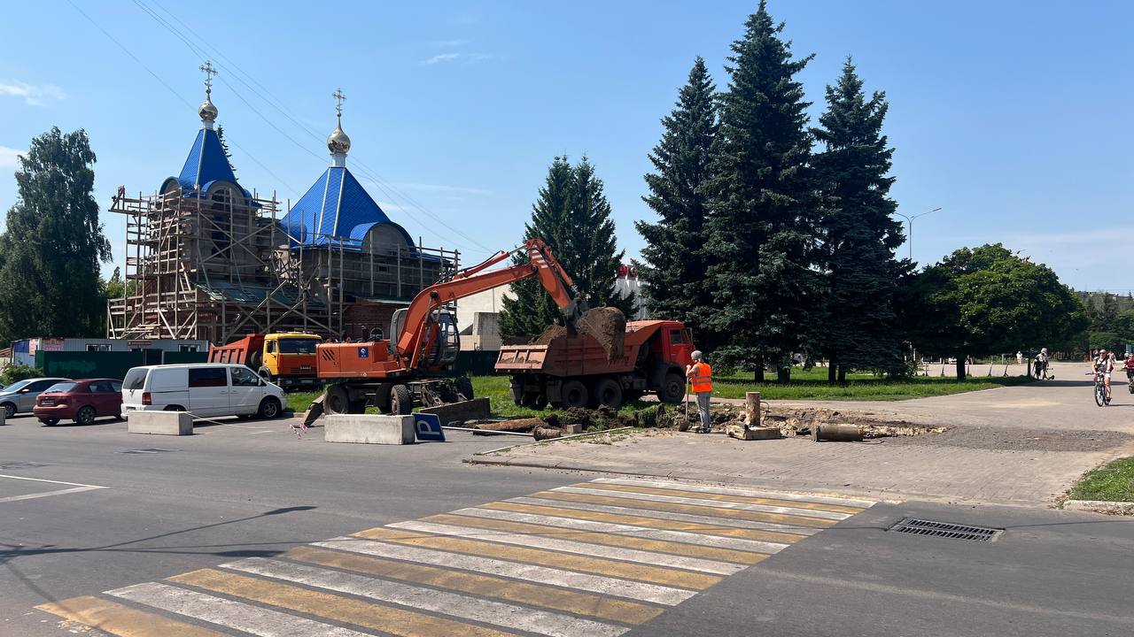 В Железногорске приступили к капитальному ремонту участка теплосети в районе КДЦ «Русь».