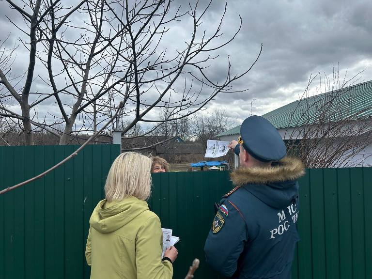 Представителями УГОЧС города Железногорска совместно с сотрудниками отдела надзорной деятельности и профилактической работы организована работа по информированию населения о мерах пожарной безопасности.