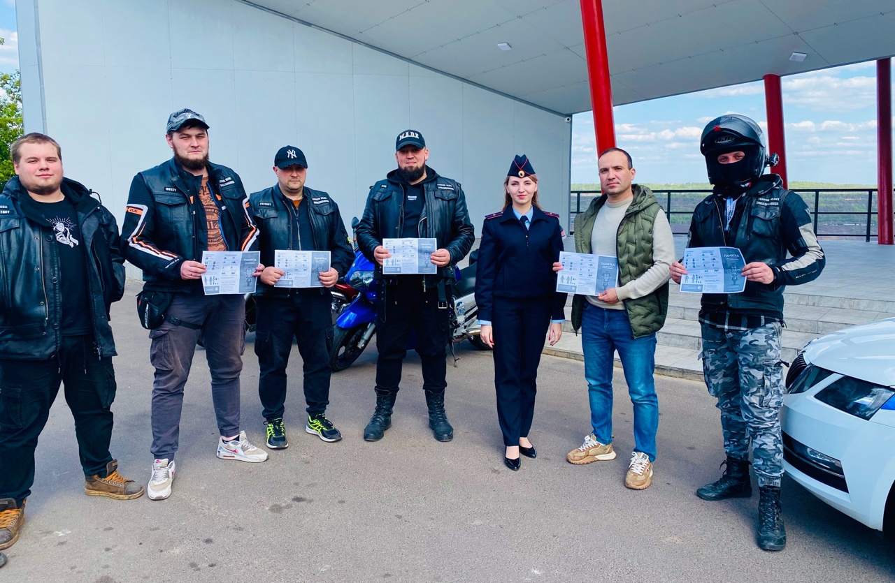 В рамкам профилактического мероприятия Вело-Мото-СИМ сотрудники Госавтоинспекции организовали встречу с участниками мотоклуба «Ferrum Heart».