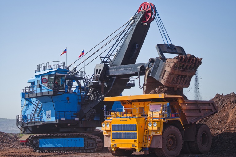 На Михайловском ГОКе приступил к работе новый экскаватор WK-35.