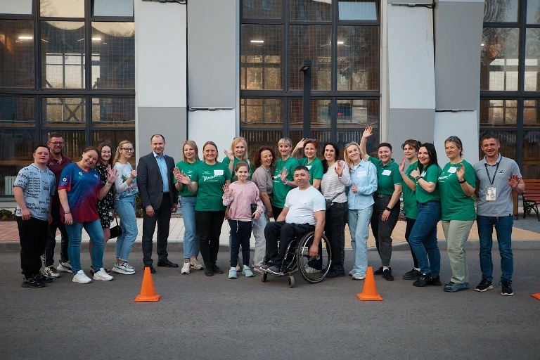 Металлоинвест обучил волонтеров Лебединского ГОКа сопровождать спортсменов на инвалидных колясках.
