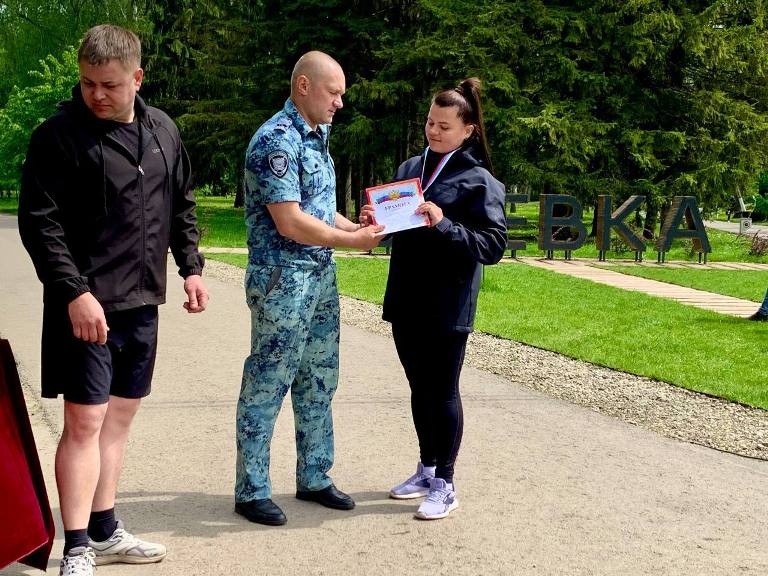 Сотрудники курской полиции соревновались в легкоатлетическом кроссе.