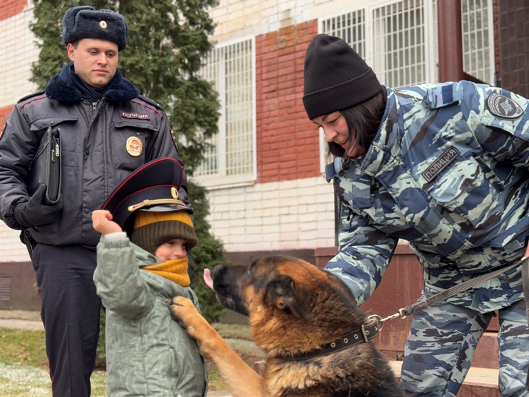 В Железногорске полицейские исполнили мечту пятилетнего Тимофея.