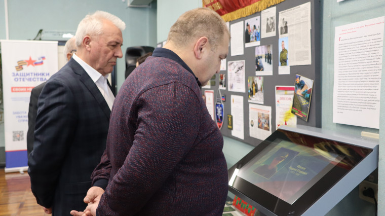 В Железногорском краеведческом музее открылась выставка «Защитники». В Железногорском краеведческом музее открылась выставка «Защитники».