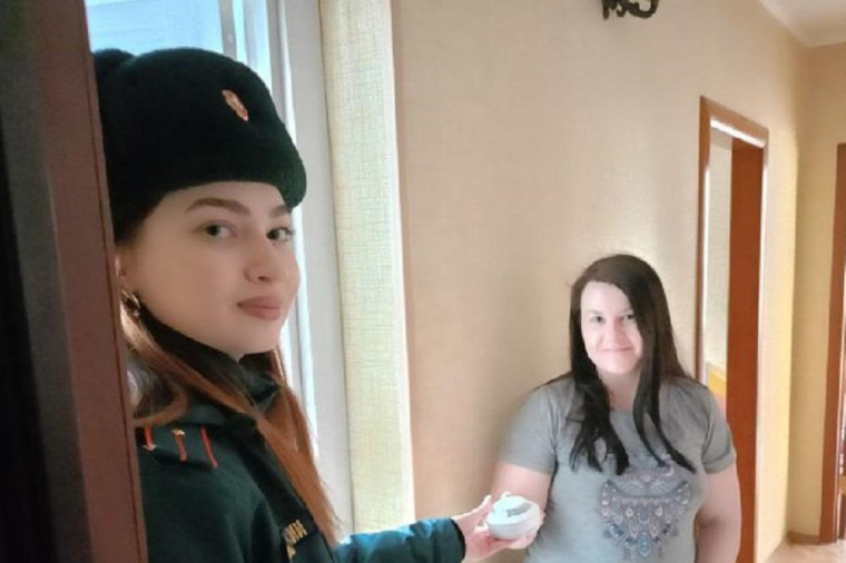В Железногорске продолжается работа по установке автономных пожарных извещателей. В Железногорске продолжается работа по установке автономных пожарных извещателей.