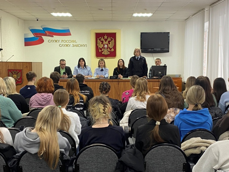 «Студенческий десант» Железногорского горно-металлургического колледжа побывал в гостях в МО МВД России «Железногорский». «Студенческий десант» Железногорского горно-металлургического колледжа побывал в гостях в МО МВД России «Железногорский».