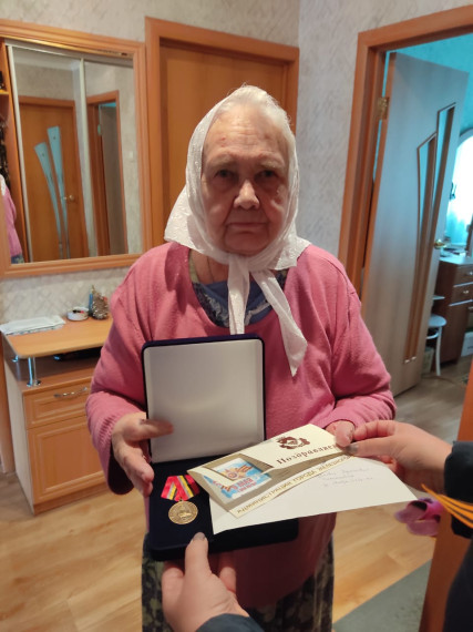 Накануне празднования 78-й годовщины Победы ветеранам вручили Памятные медали Курской области. Накануне празднования 78-й годовщины Победы ветеранам вручили Памятные медали Курской области.