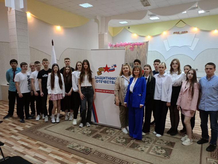 Железногорской школьнице вручили подарок от солдата СВО История одной шоколадки. Железногорской школьнице вручили подарок от солдата СВО История одной шоколадки.