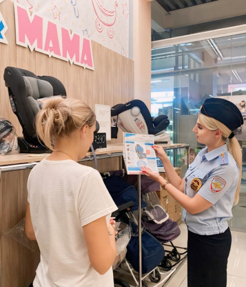 Сотрудники Госавтоинспекции провели тематическую акцию в торговом центре города Железногорска. Сотрудники Госавтоинспекции провели тематическую акцию в торговом центре города Железногорска.